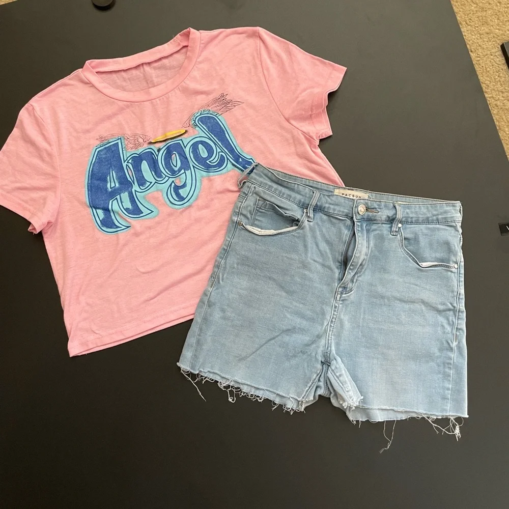 PacSun light blue Jean shorts with a pink Shein T-shirt bundle set - Picture 1 of 8
